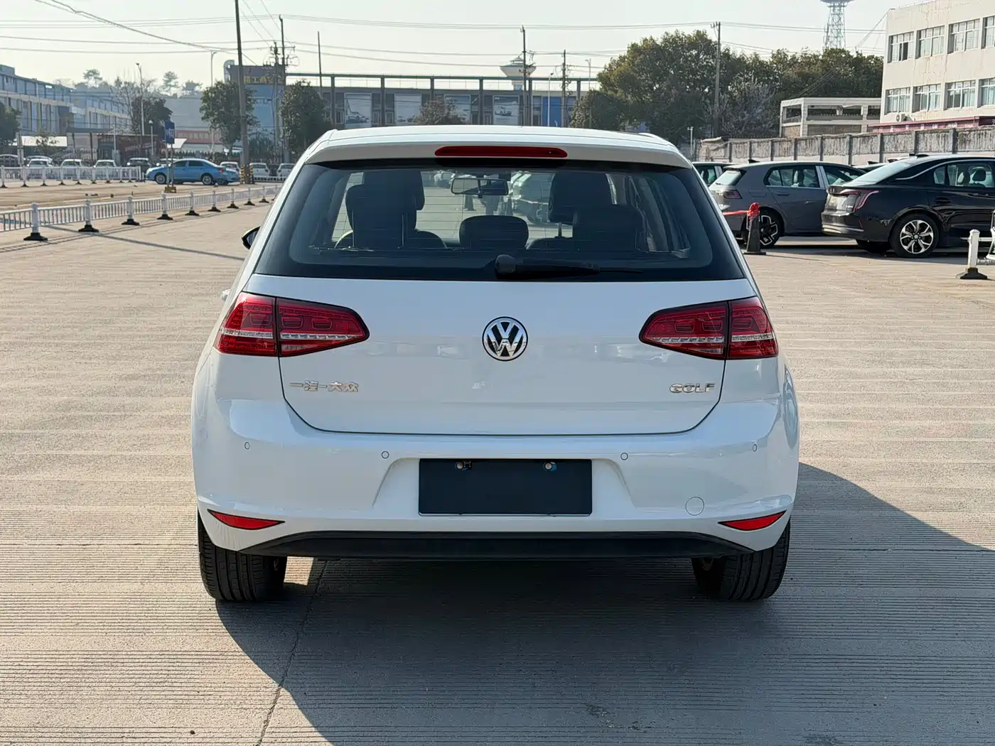 VOLKSWAGEN GOLF