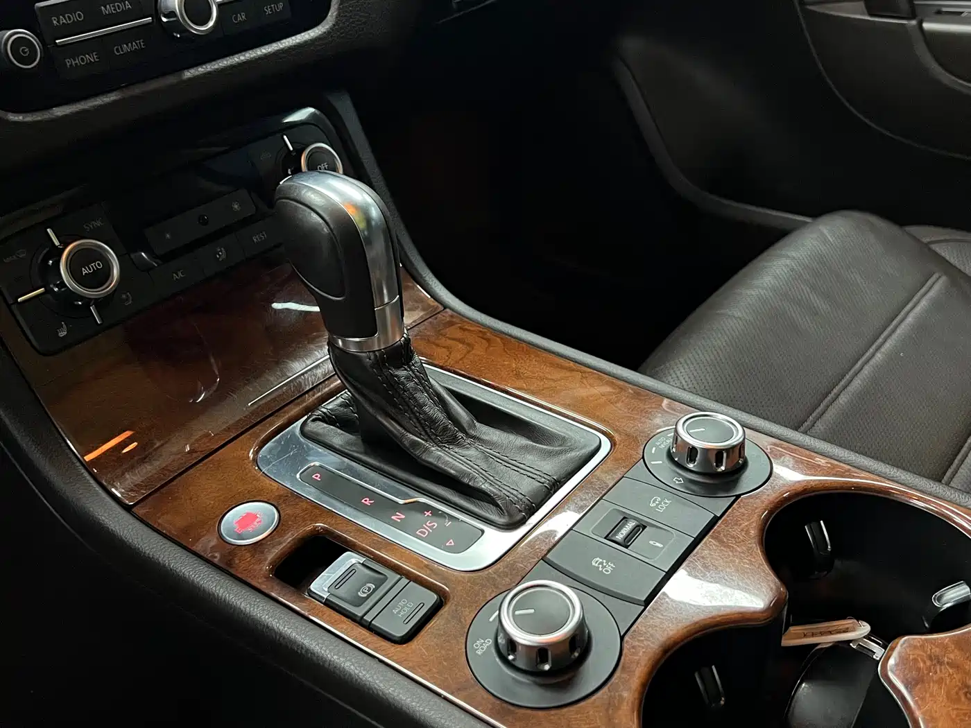 Volkswagen Touareg 2011 3.0TSI Premium фото 11