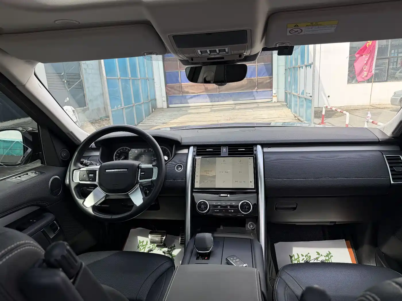 Land Rover Discovery 2023 Facelift 360PS R-Dynamic SE фото 17