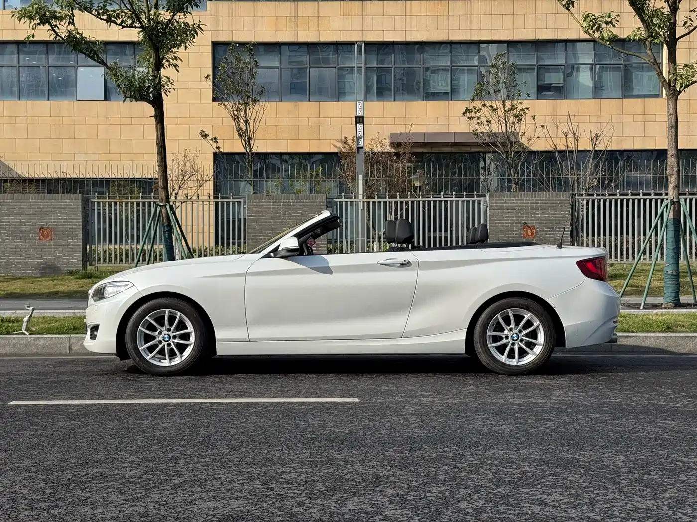 BMW 2 Series (Import) 2016 2015 218i Convertible Coupe