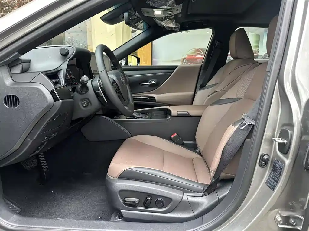 Lexus ES 2022 200 Excellence Edition фото 4