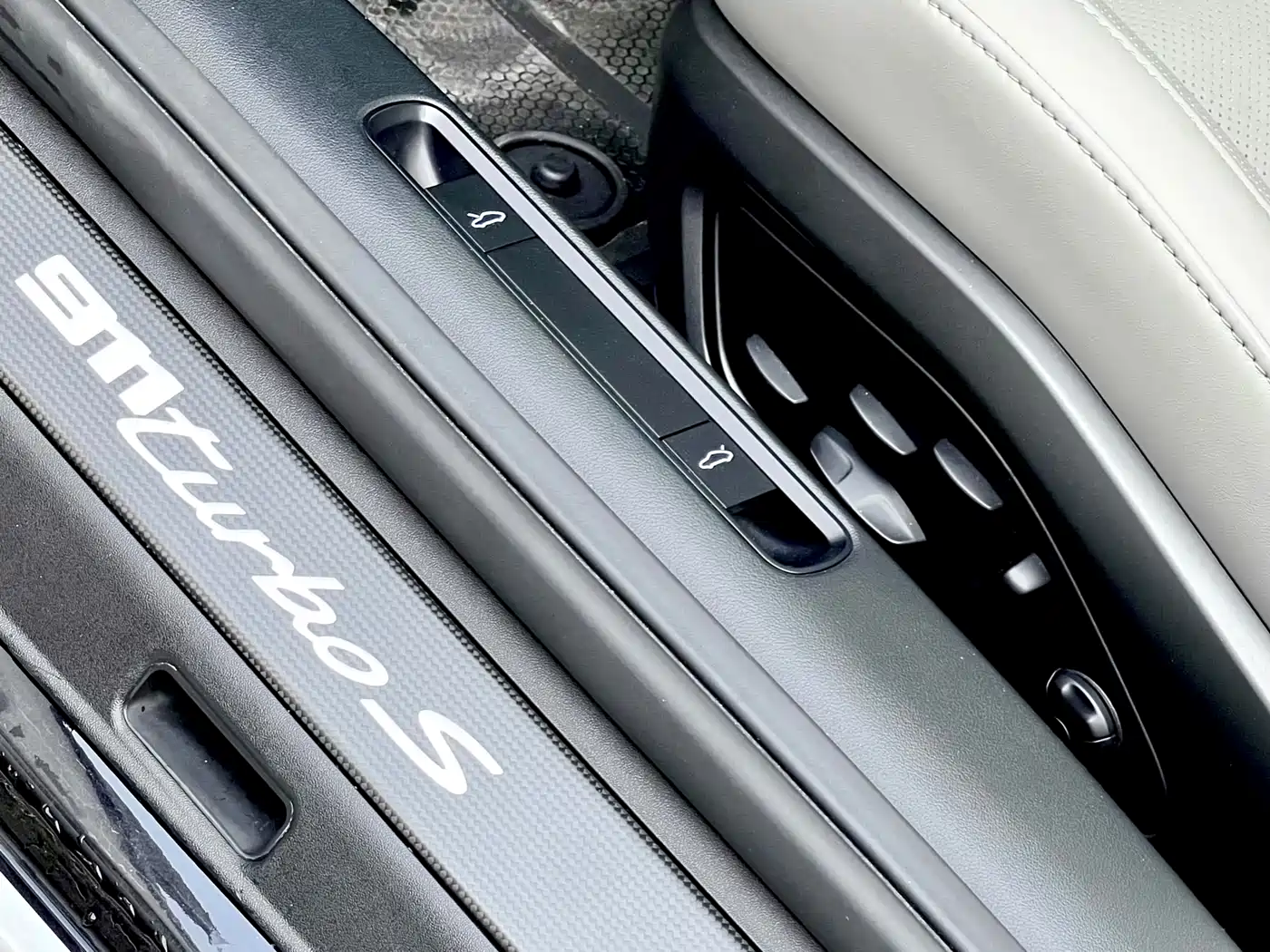 Porsche 911 2020 Turbo S 3.7T фото 17