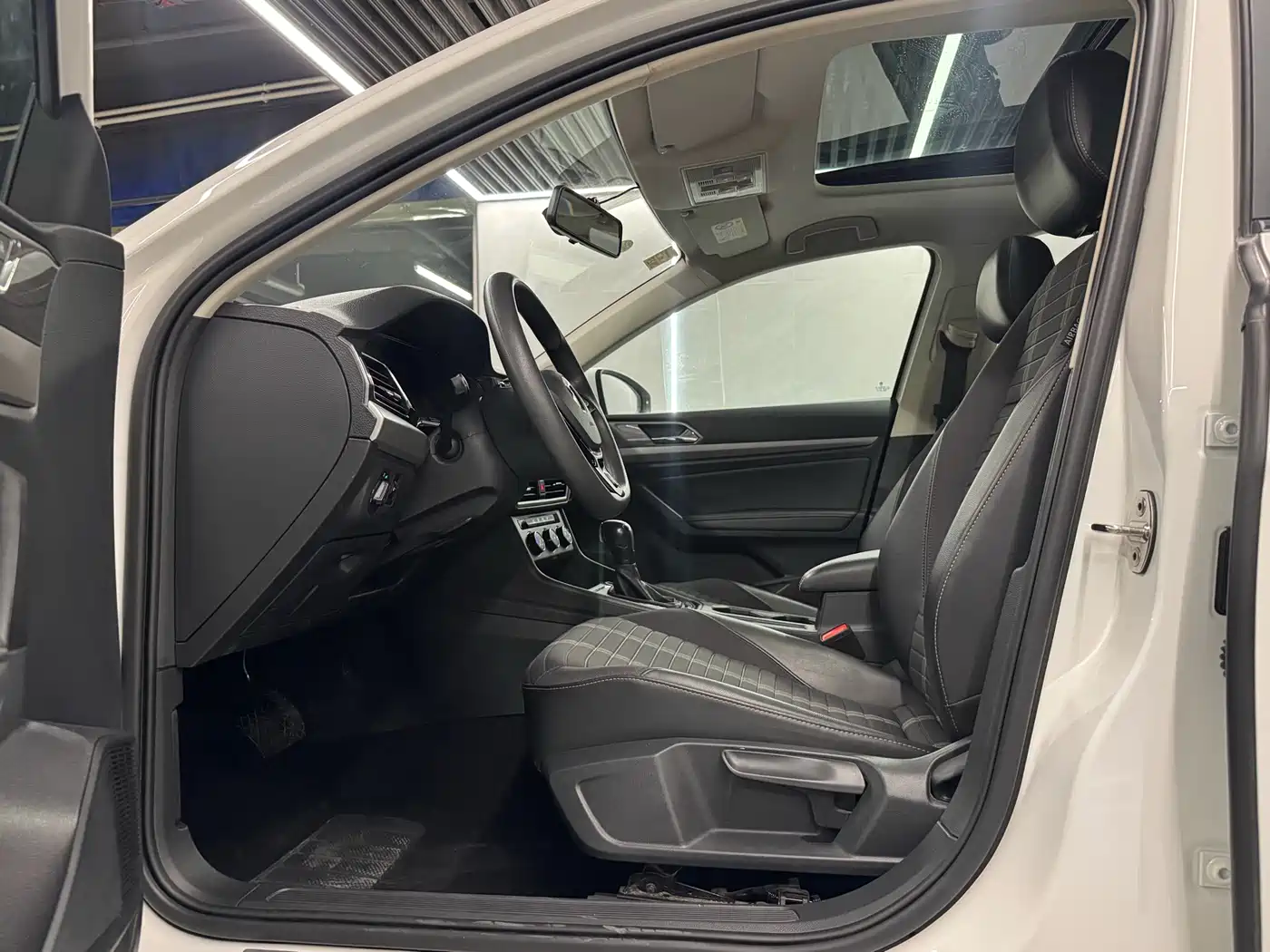 Volkswagen Lavida 2021 1.5L Auto Comfort Edition фото 4