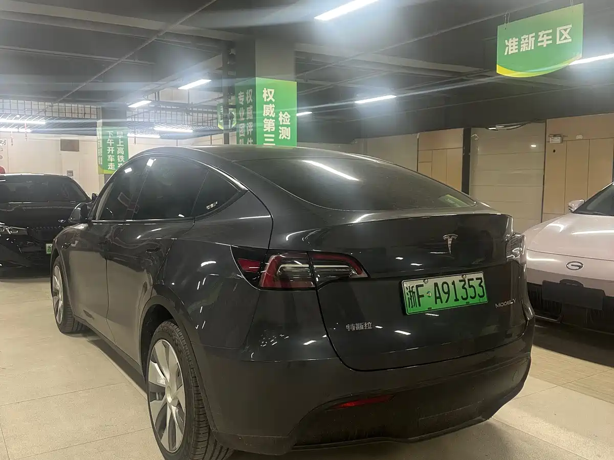 TESLA MODEL Y