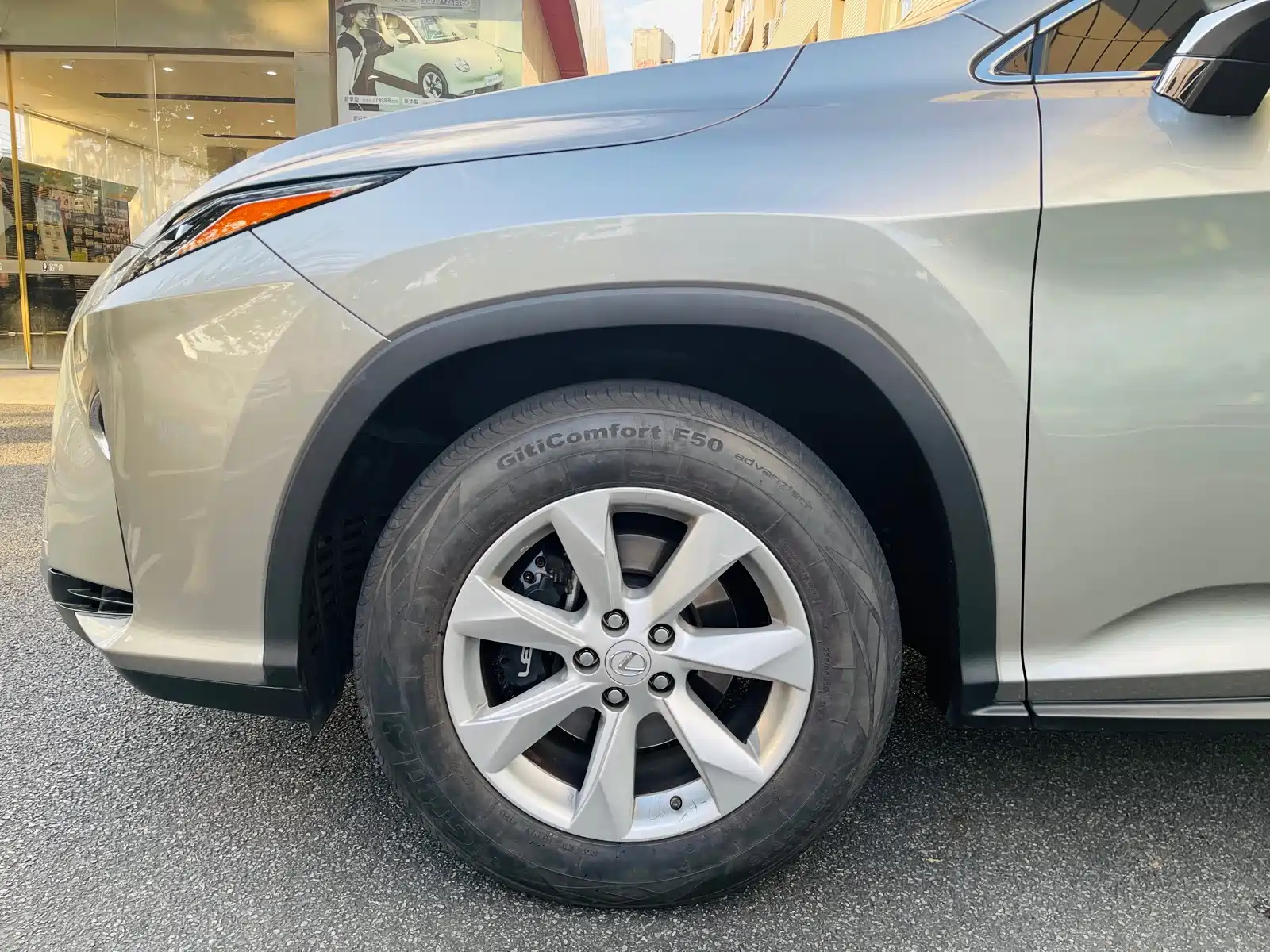 Photo 10 - Lexus RX