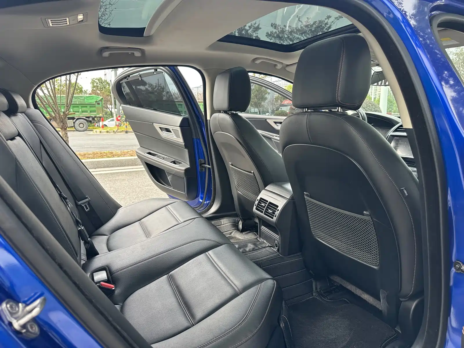 Фото 9 - Jaguar XEL