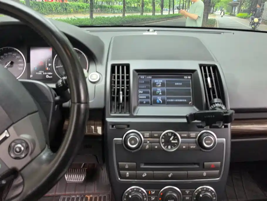 Land Rover Freelander 2 2014 2.2T SD4 SE Diesel Edition фото 13