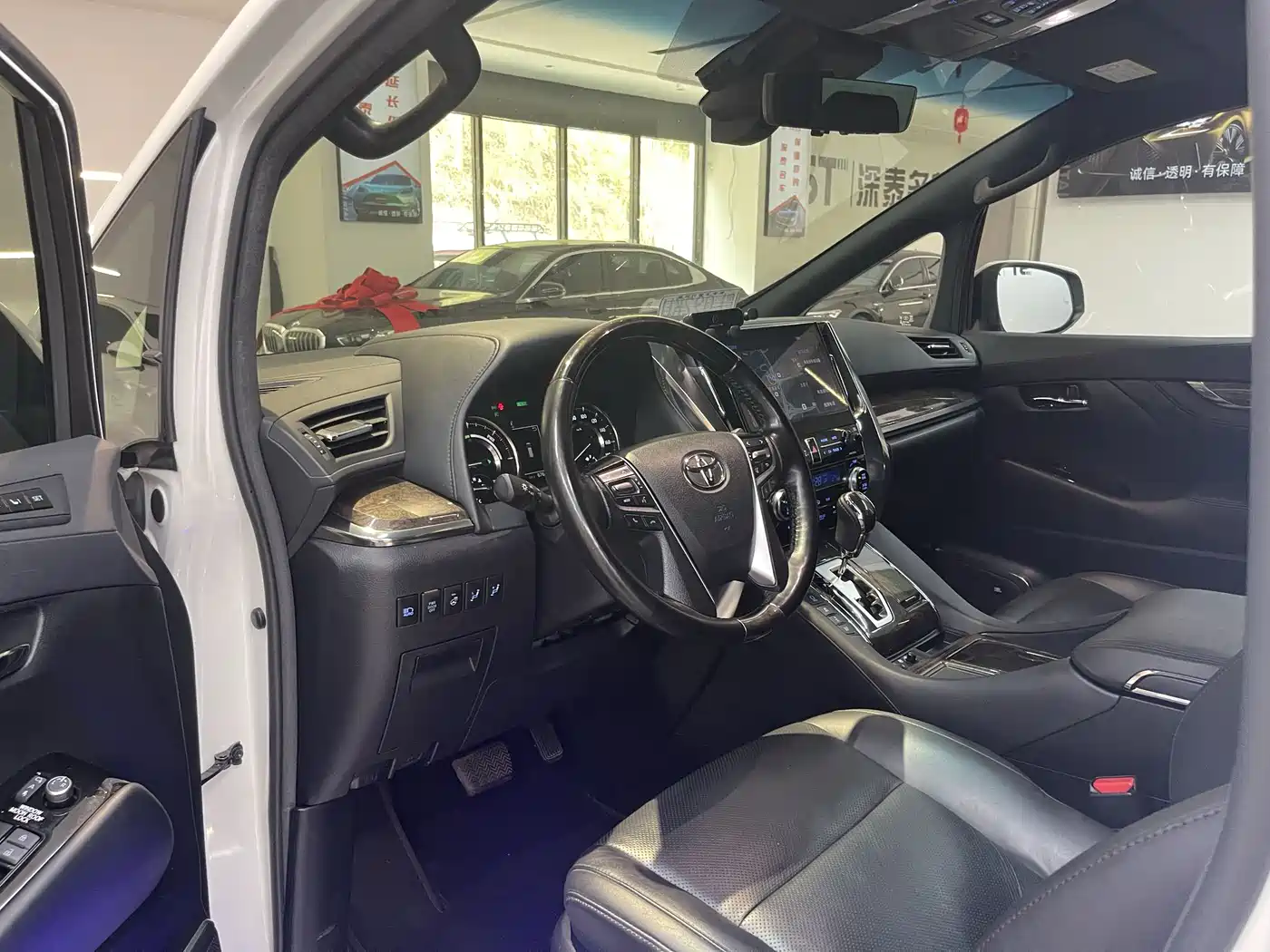 Toyota Alphard 2021 Hybrid 2.5L Premium фото 19