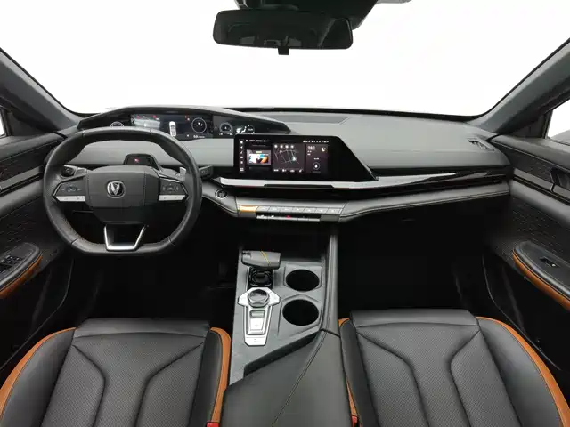 Changan UNI-V 2023 1.5T Luxury Edition — фото 5