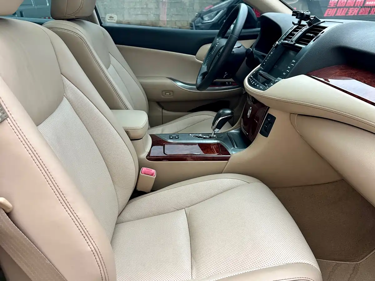 Toyota Crown 2012 2.5L Royal Leather Edition фото 10