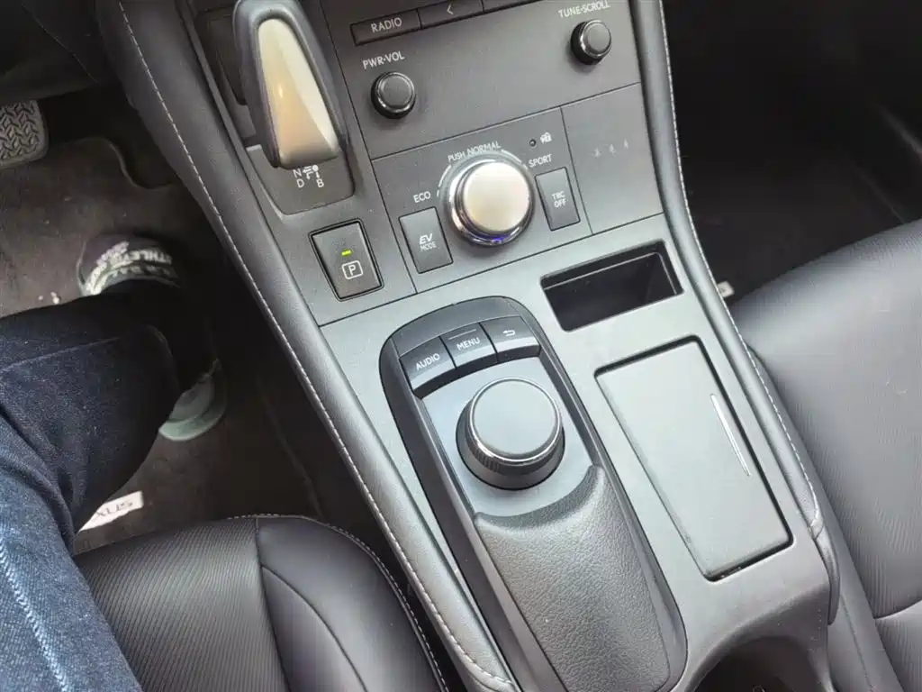 Lexus CT 2017 CT200h Comfort (Single Color, China V) фото 14