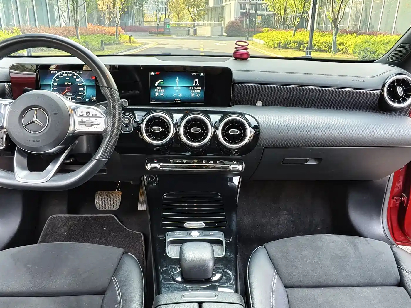 Mercedes-Benz A-Class 2019 A 180 L Sport Sedan фото 43