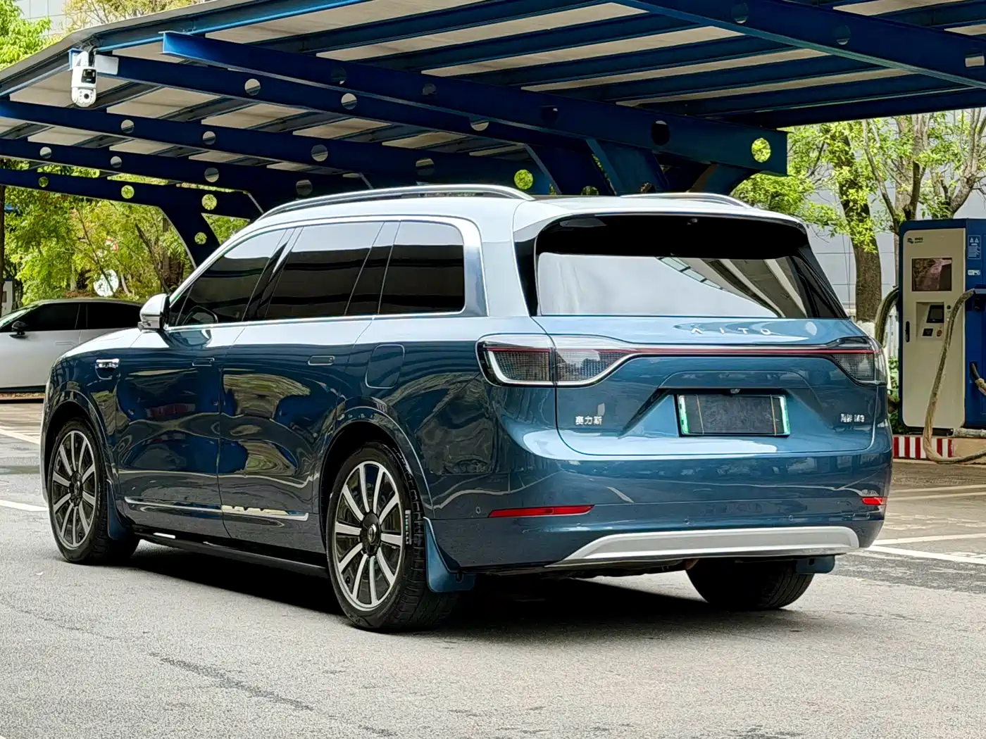 AITO Wenjie AITO M9 2024 Extended Range Ultra 42kWh 6-Seater фото 6