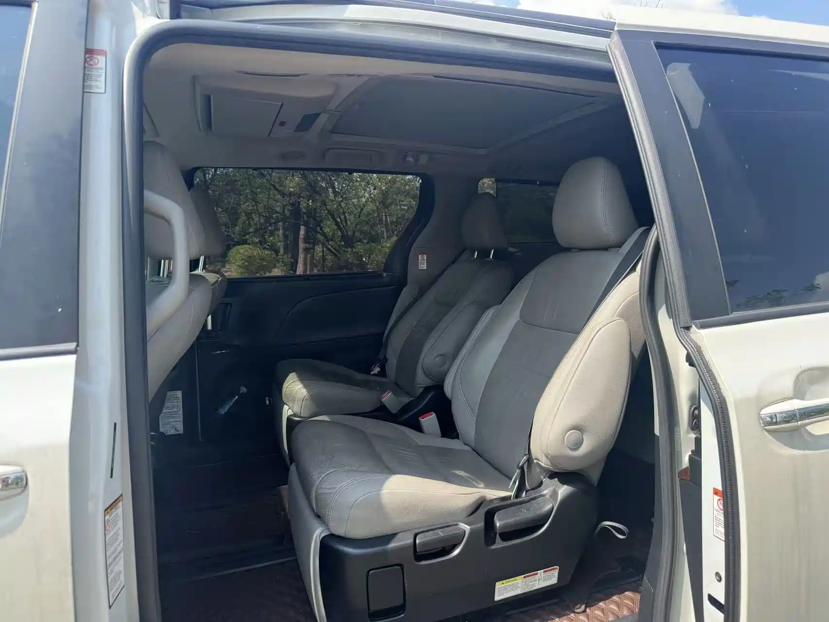 Photo 5 - Toyota Sienna