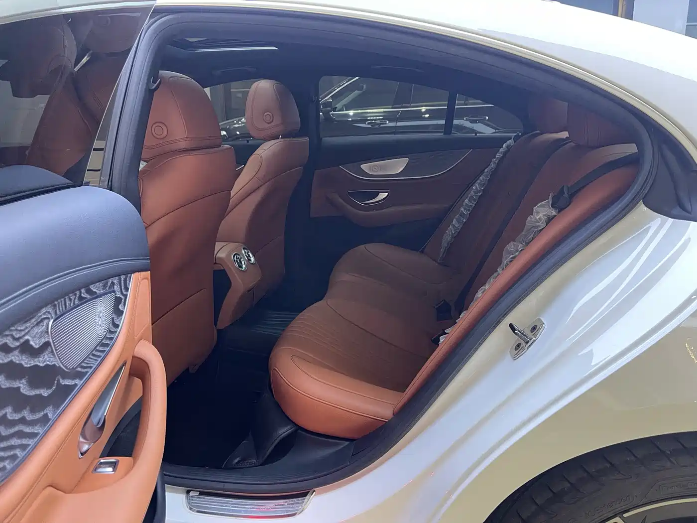 Mercedes-Benz CLS 2023 Model CLS 300 Luxury Version фото 8