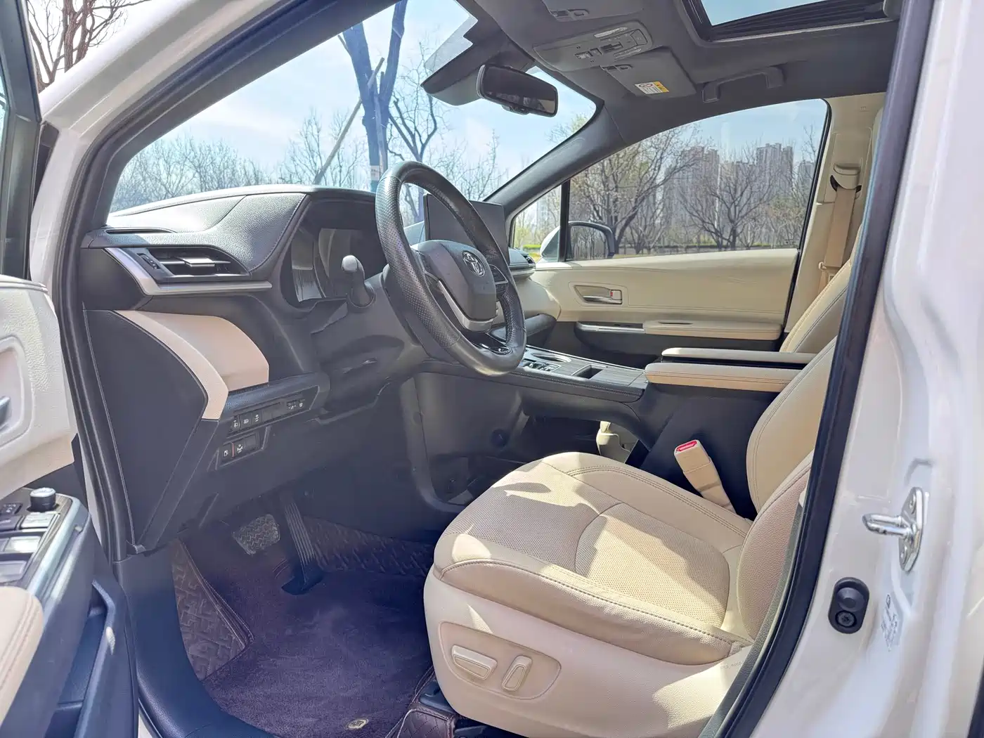 Toyota Sienna 2021 2.5L Hybrid Ultimate Edition фото 9