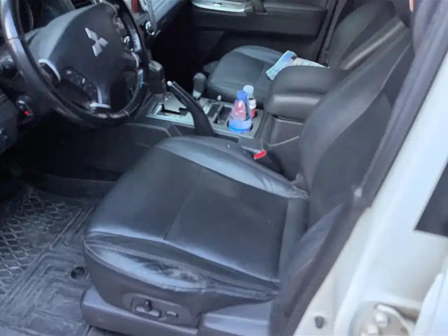 Mitsubishi Pajero (Import) 2015 3.0L Automatic Elite Premium Edition China V фото 9