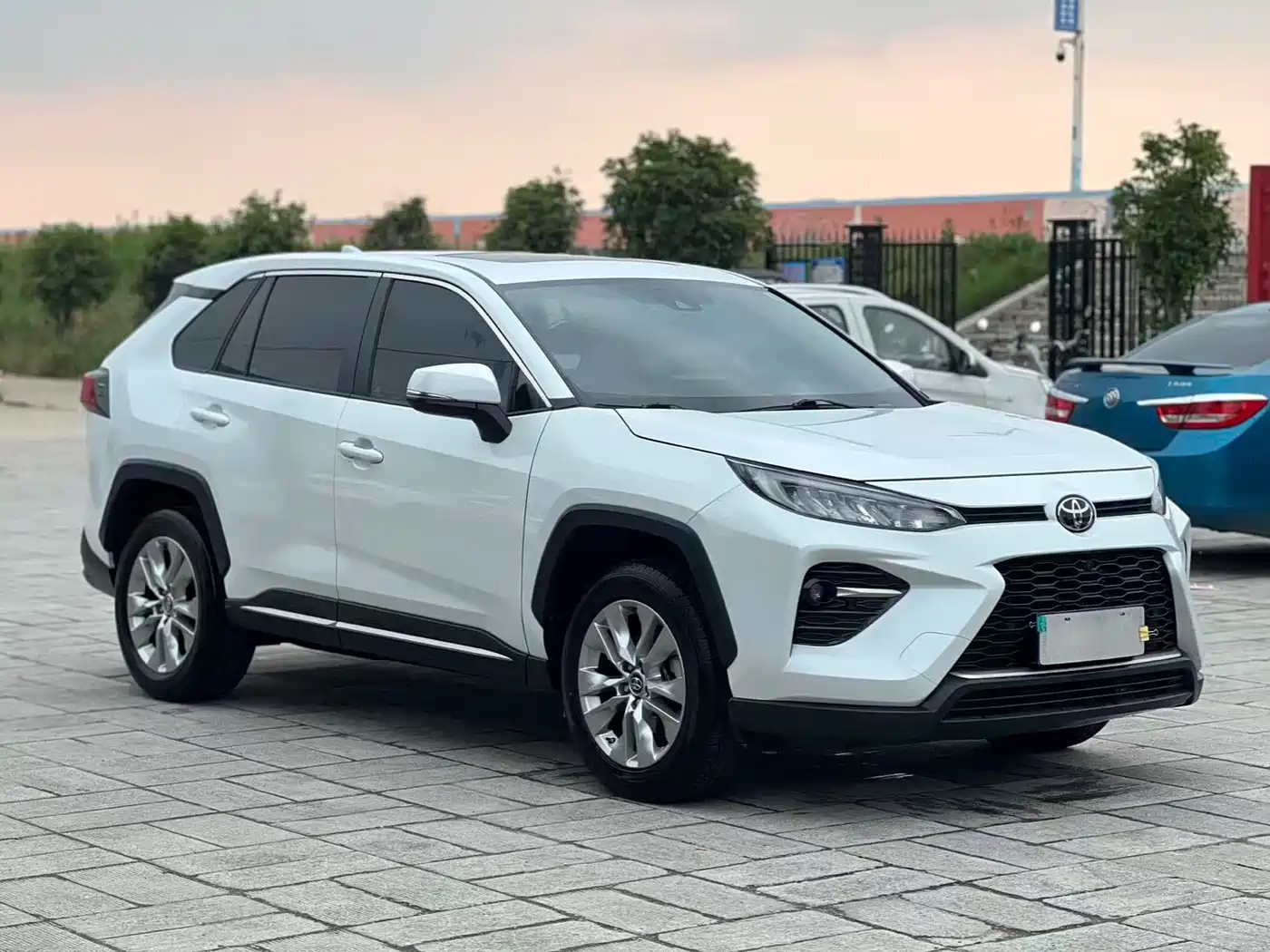 Toyota Wildlander 2022 2.0L CVT FWD Luxury Edition фото 3