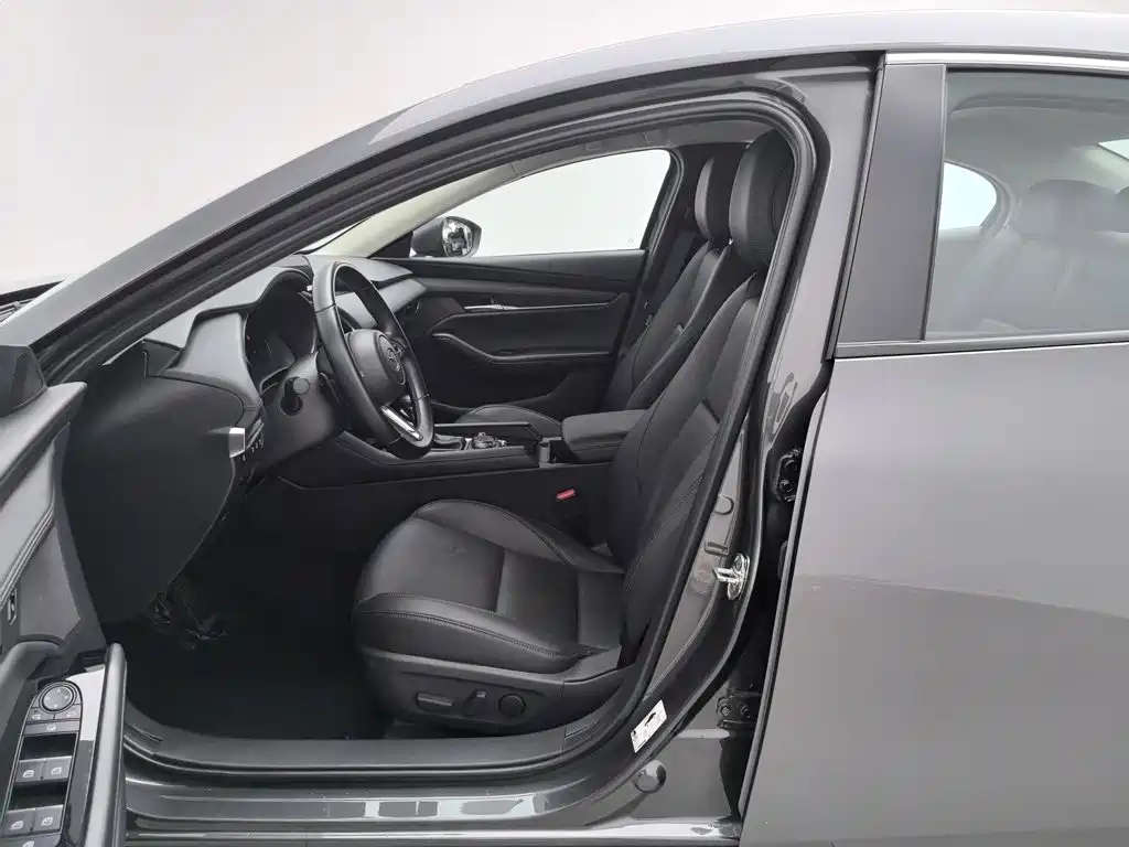 Mazda Mazda3 Axela 2024 2023 2.0L Auto Zhiyao