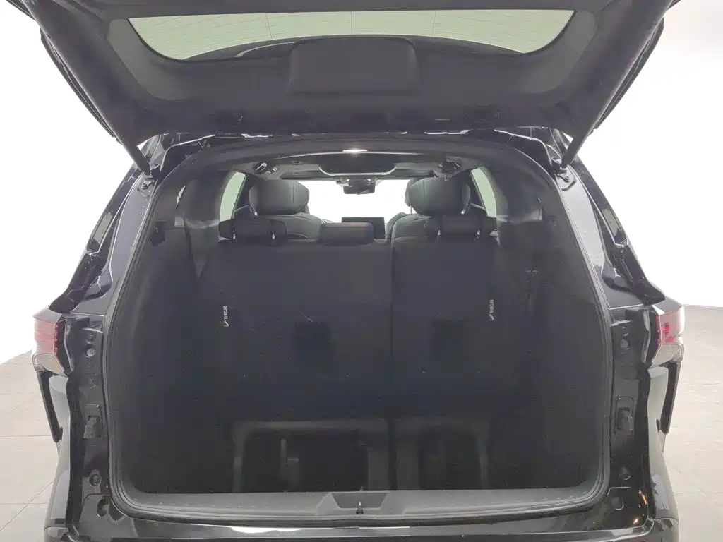 Photo 16 - Toyota Granvia