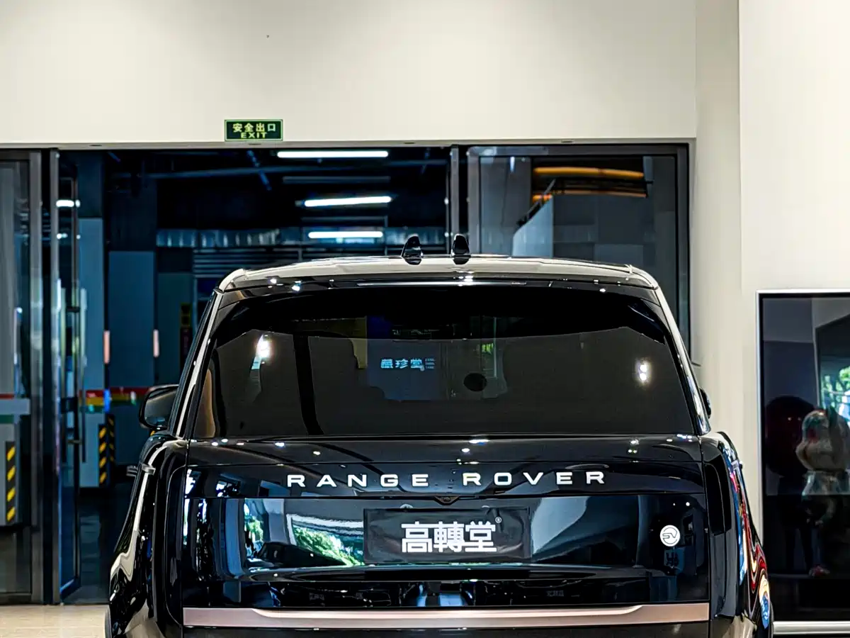 Land Rover Range Rover 2025 3.0 L6 400PS Paradigm Extended Wheelbase фото 6
