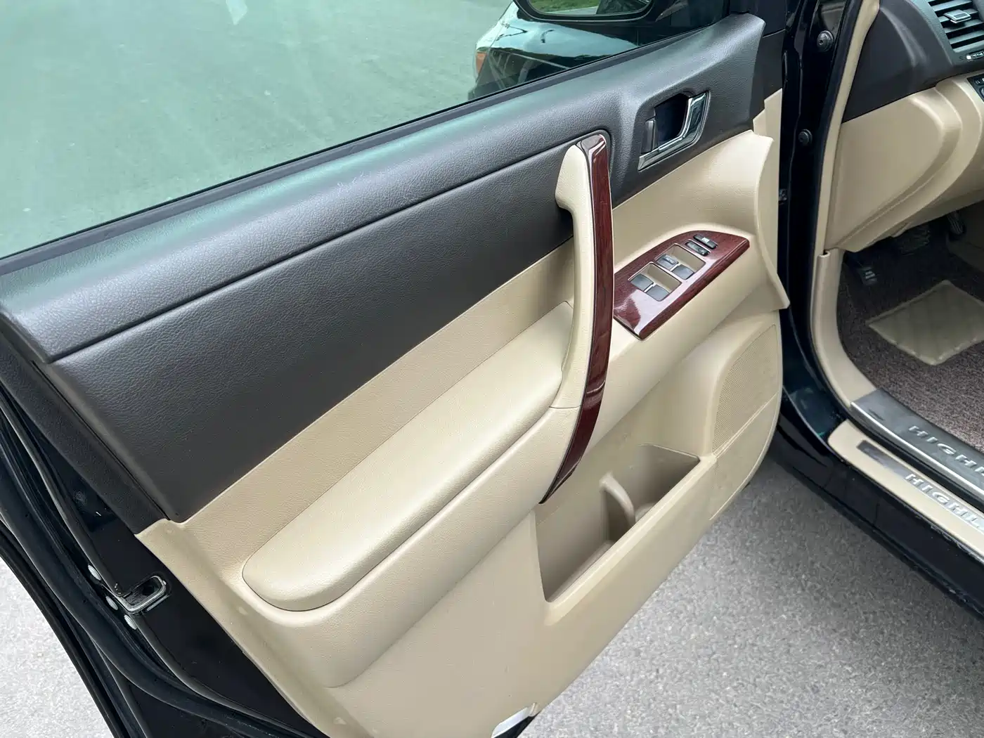 Toyota Highlander 2012 2.7L 2WD 7-Seater Luxury Edition фото 9