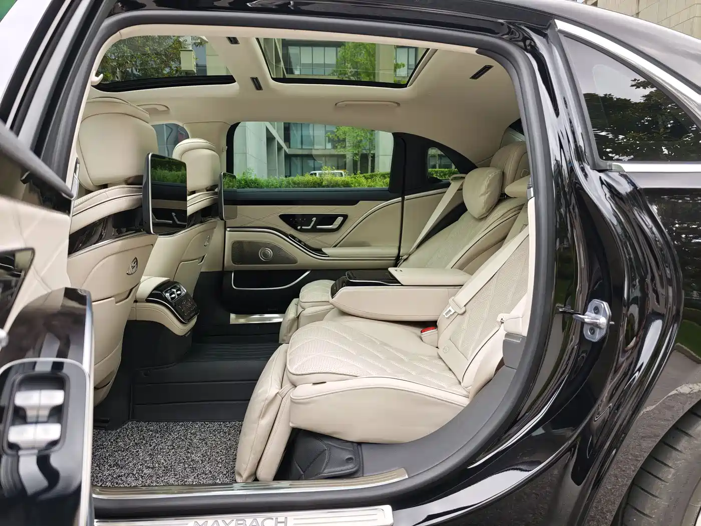 Mercedes-Benz Maybach S-Class 2025 Model S 480 4MATIC фото 17