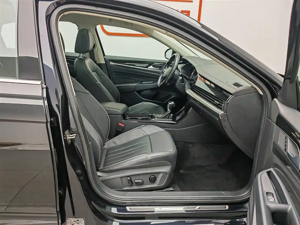 Volkswagen Passat 2023 330TSI Elite Edition фото 23
