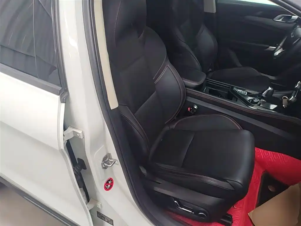 Lynk & Co 02 2018 2.0T DCT AWD Pro Edition China V фото 25