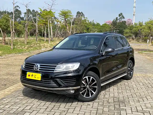VOLKSWAGEN TOUAREG