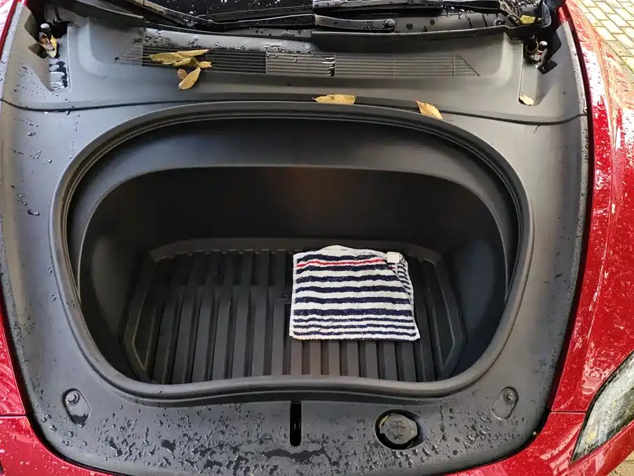 Tesla Model 3 2026 2025 Model Year Facelift Rear-Wheel Drive