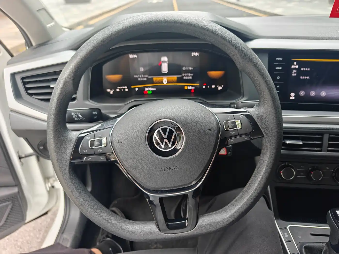 Volkswagen Polo 2023 Facelift Plus 1.5L Auto Joyful Living Edition фото 4