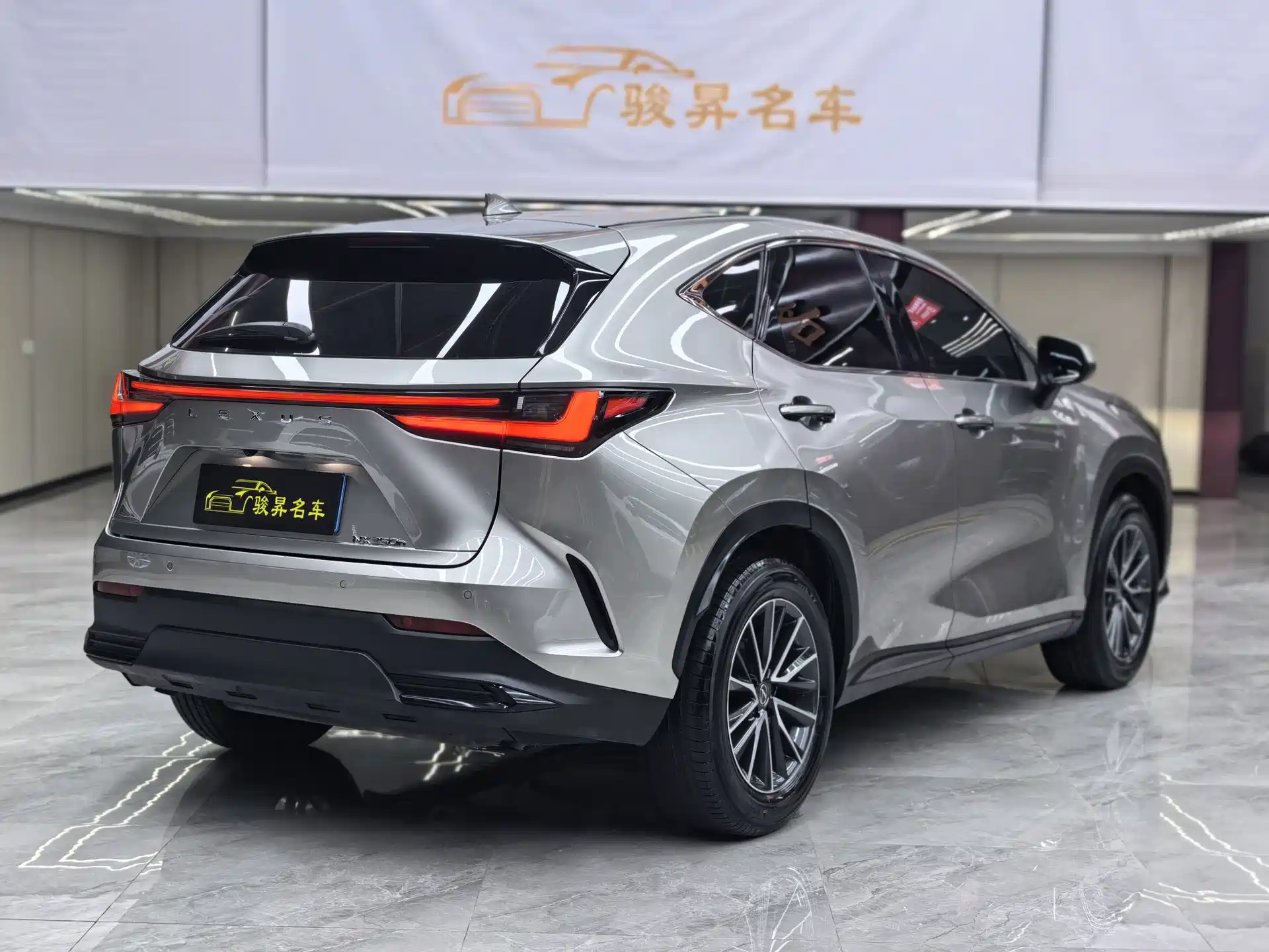 Фото 6 - Lexus NX