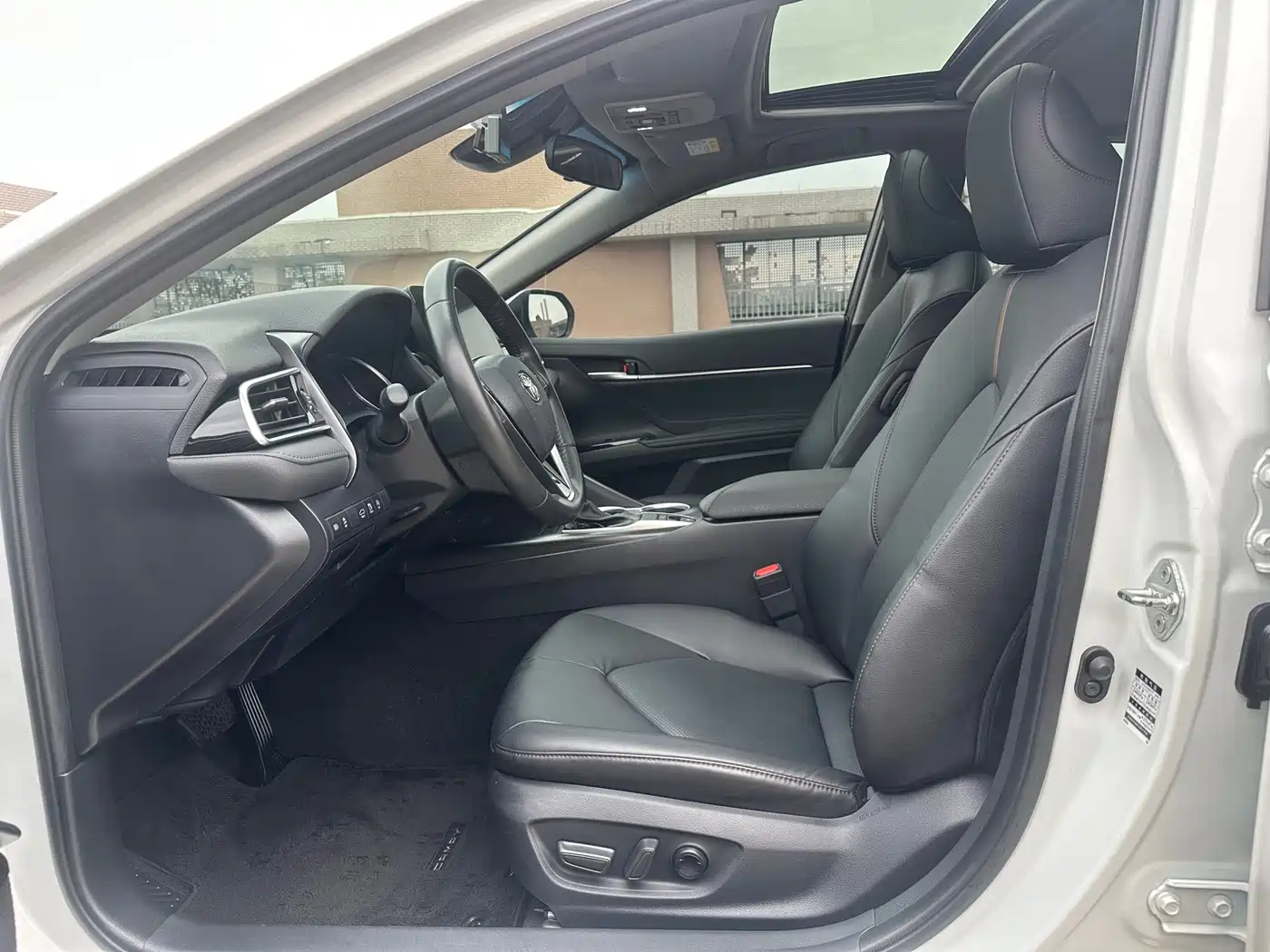 Toyota Camry 2021 2.0G Luxury Edition фото 9