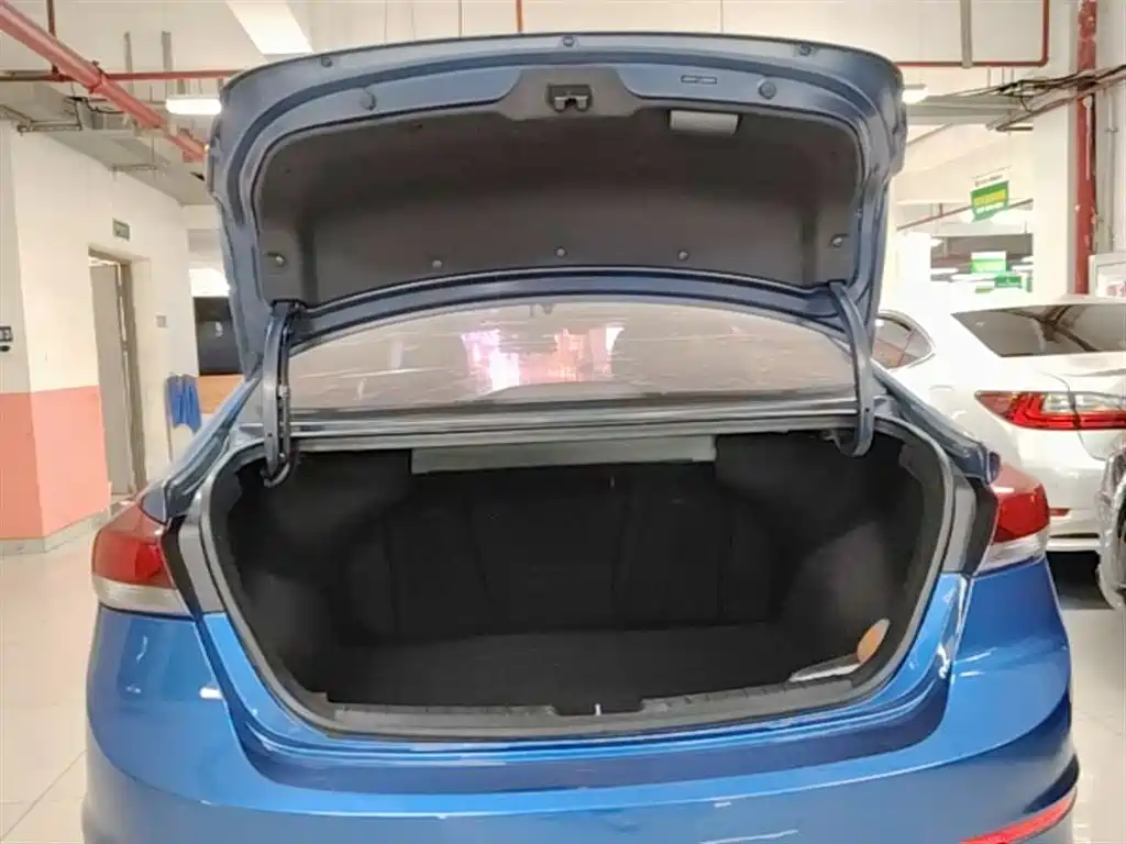 Hyundai Elantra 2016 Model 1.6L Automatic Smart Elite фото 19
