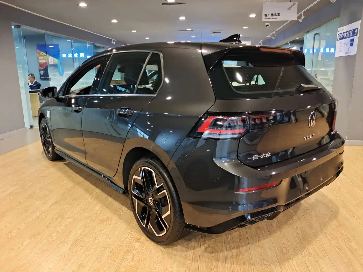 VOLKSWAGEN GOLF