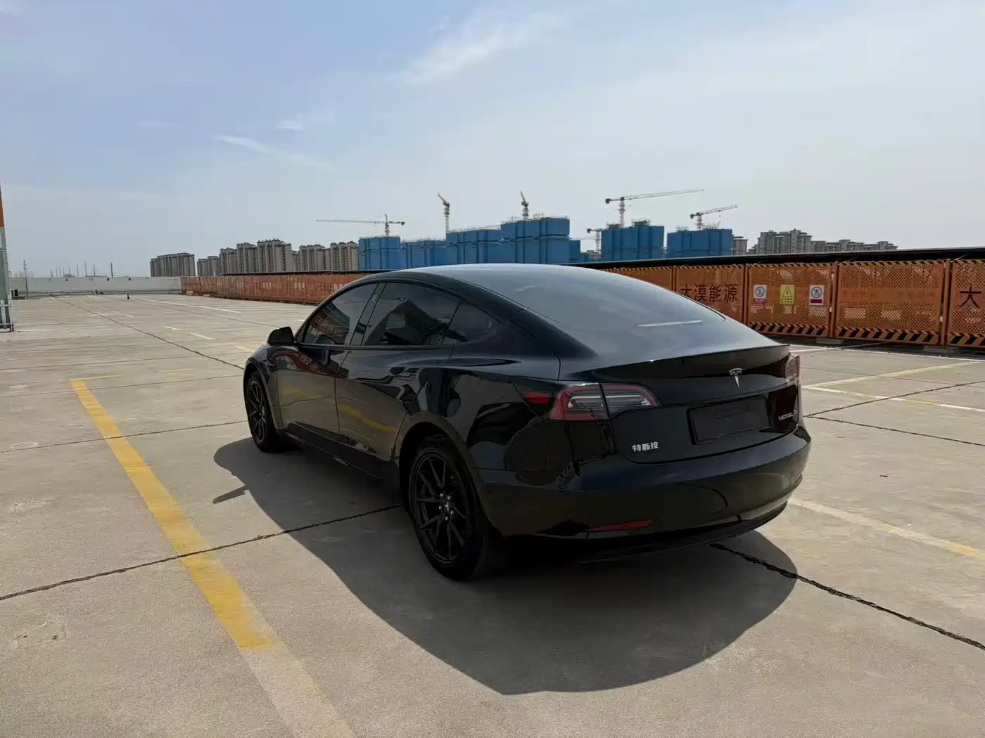 TESLA MODEL 3
