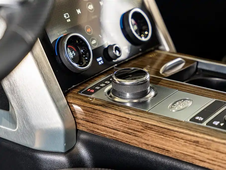 Land Rover Range Rover 2019 3.0 SCV6 Heritage Edition фото 12