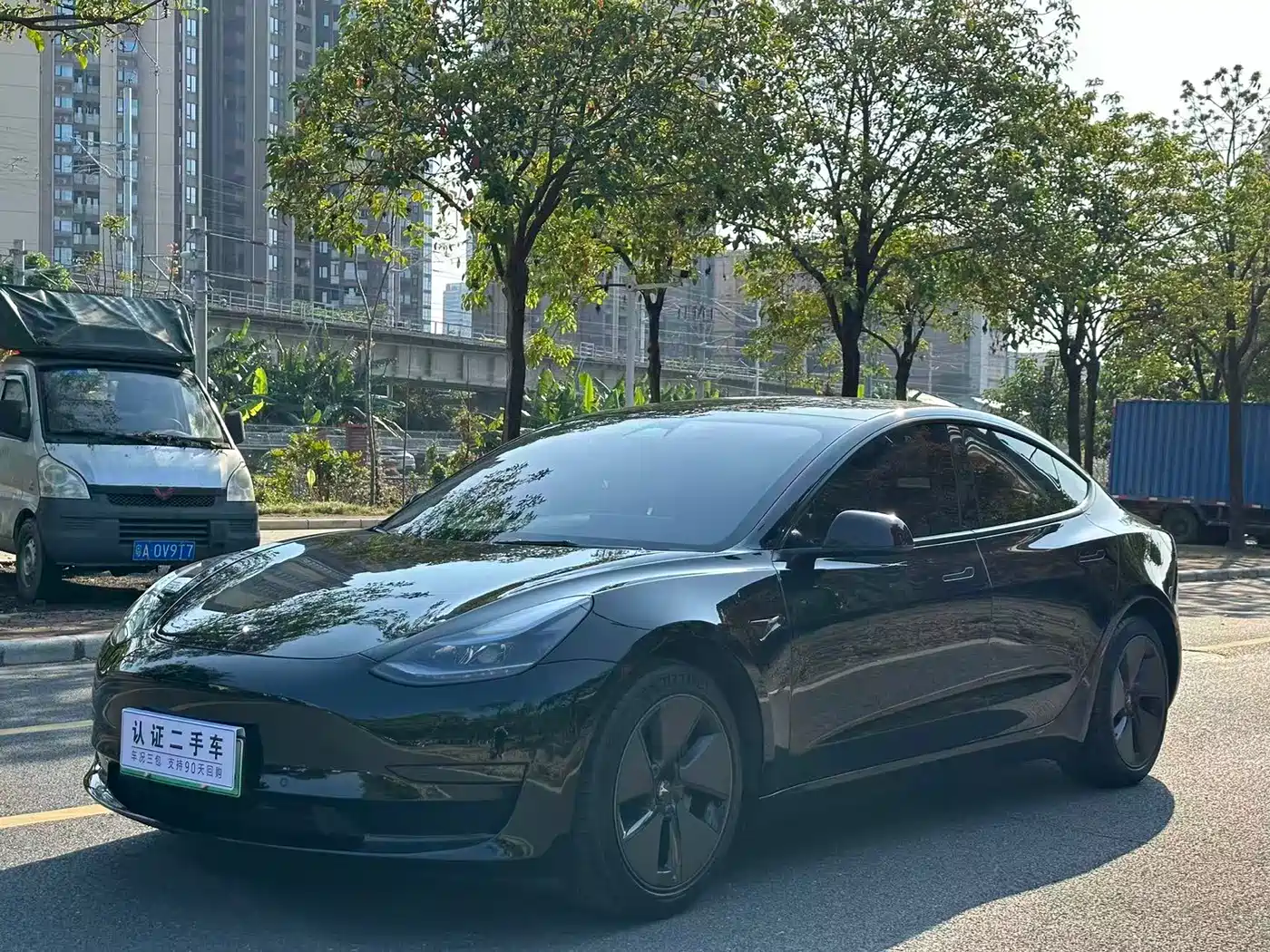 TESLA MODEL 3
