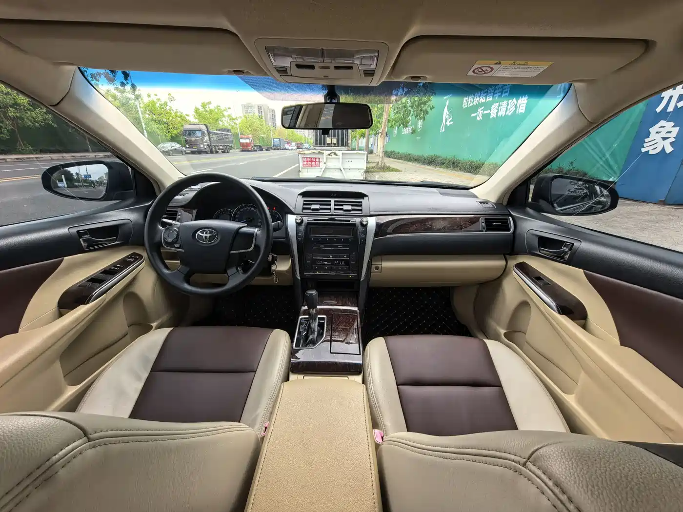 Toyota Camry 2016 2.0E 10th Anniversary Elite Edition фото 6