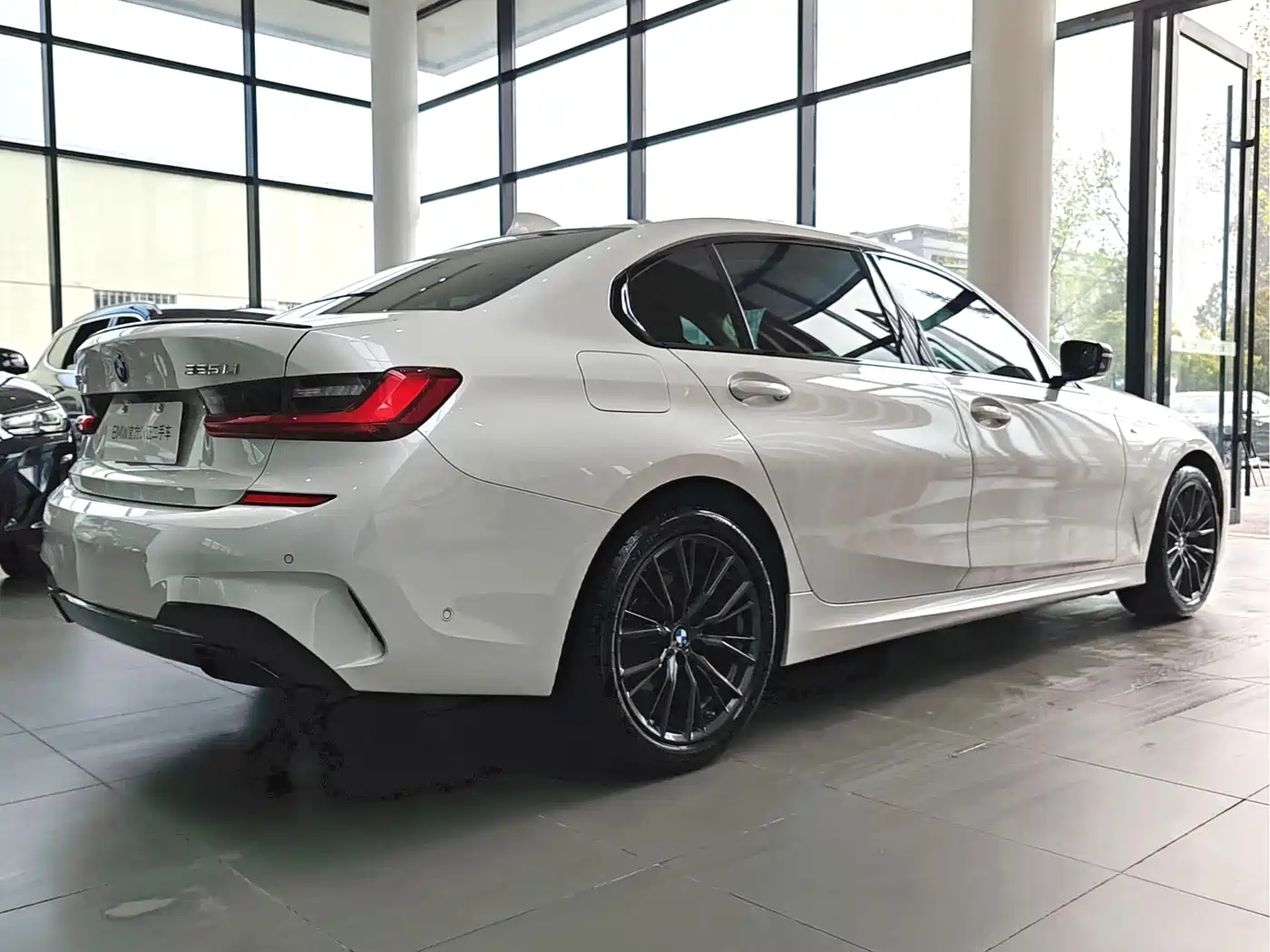 BMW 3 Series 2022 325Li M Sport Shadow Edition фото 5