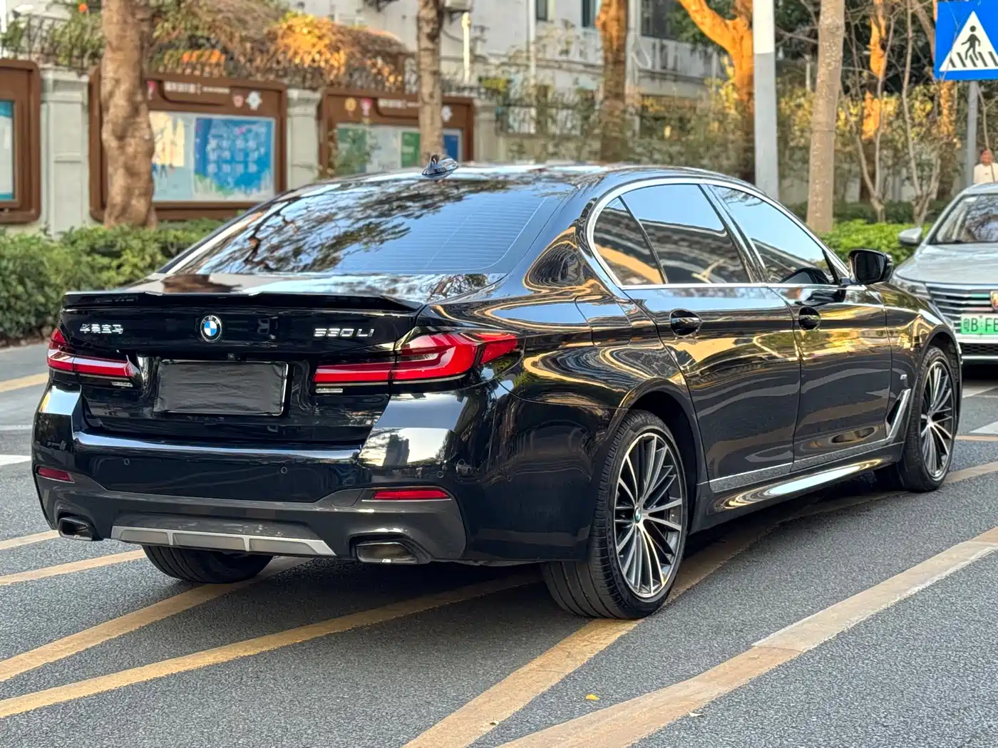 BMW 5 Series 2023 530Li Leading M Sport Package фото 22
