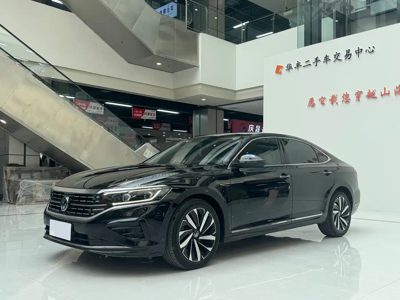 Volkswagen Passat 2021 Model 330TSI Luxury Edition фото 2