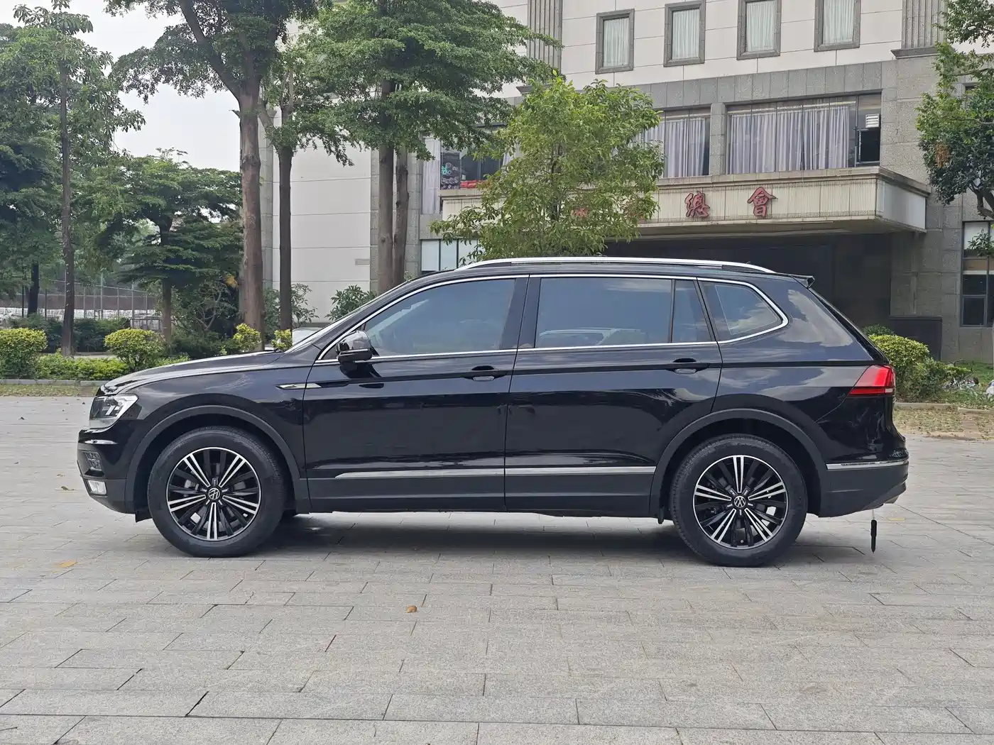Volkswagen Tiguan L 2021 330TSI Automatic 2WD Smart фото 4