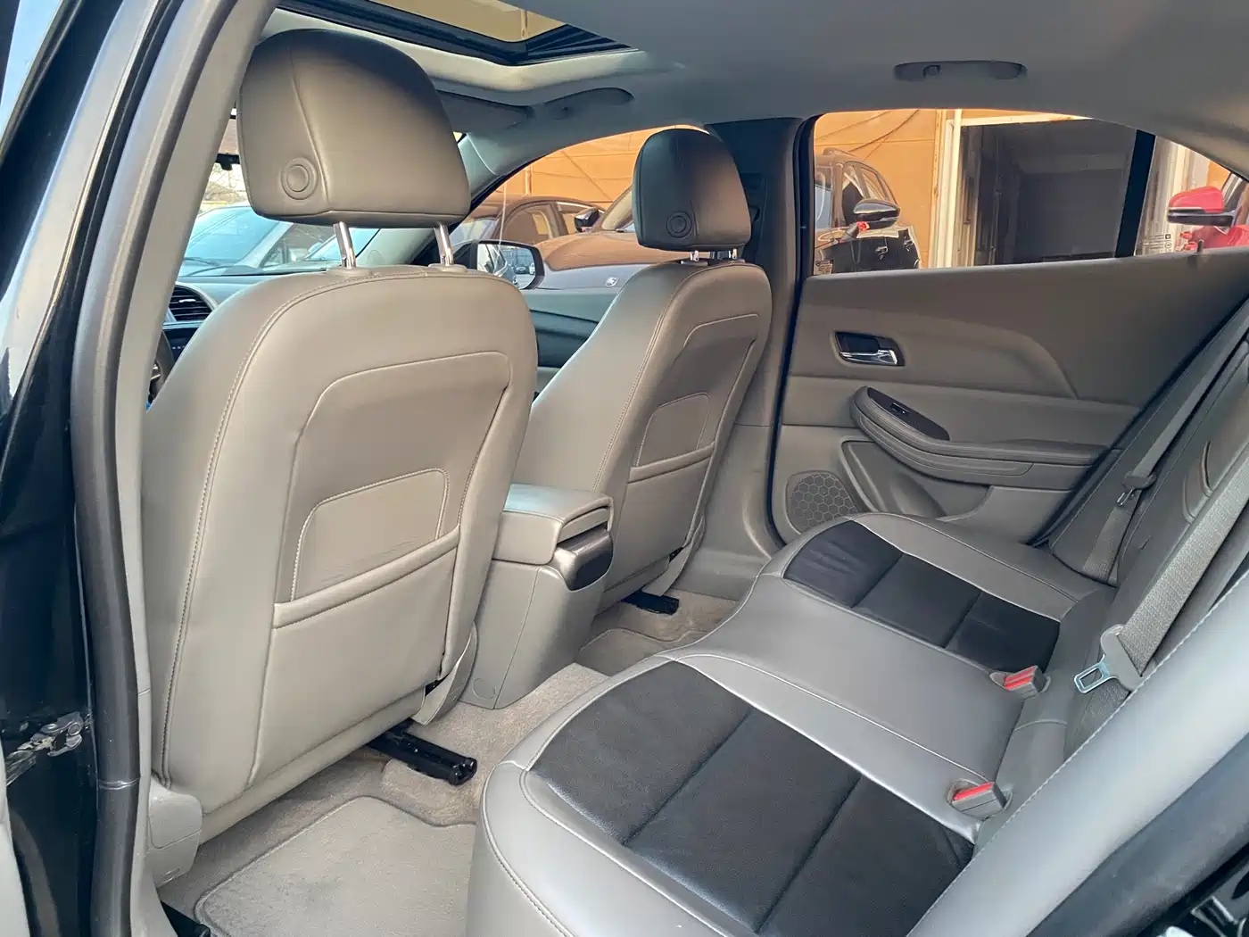 Chevrolet Malibu 2012 2.0L Automatic Luxury Edition фото 9