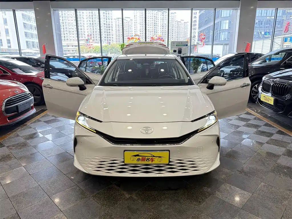 Toyota Camry 2024 Hybrid 2.0HGVP Luxury Edition фото 9
