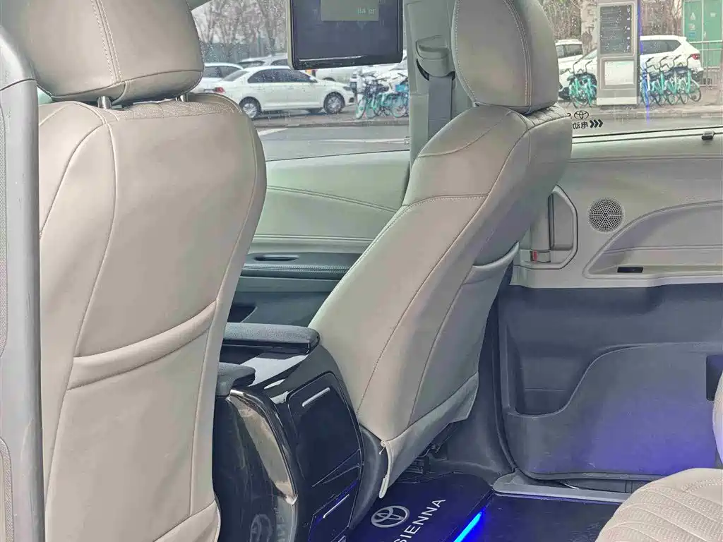 Toyota Sienna 2021 2.5L Hybrid Comfort Edition фото 25