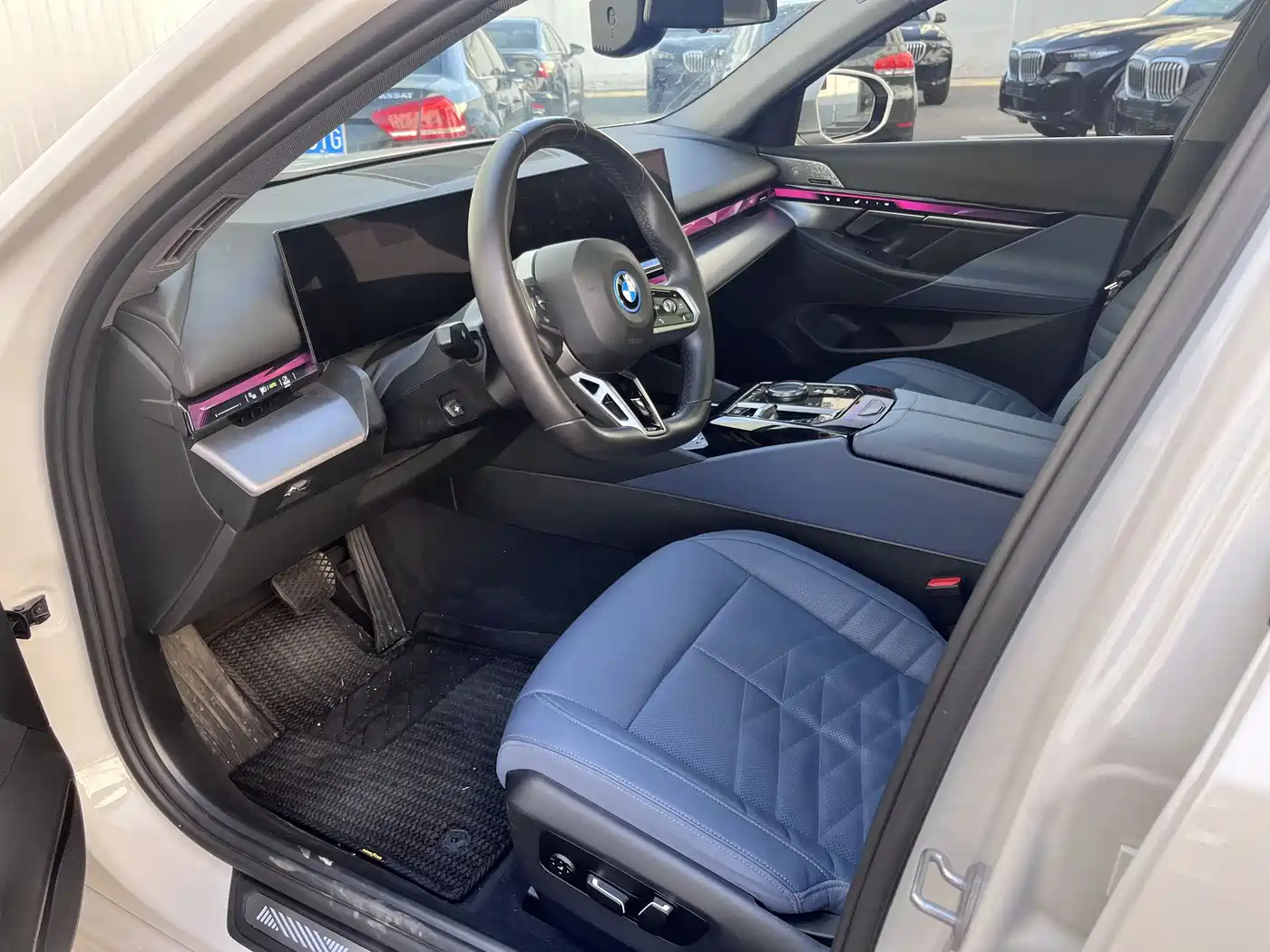 BMW i5 2024 eDrive 35L Premium Model M Sport Package фото 6