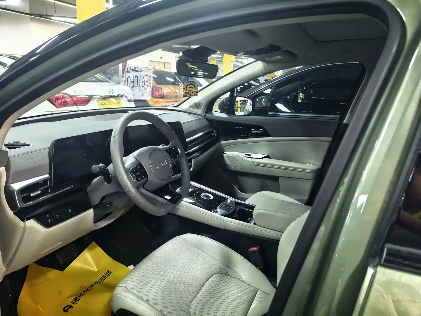 KIA LION PLATINUM EXPANDS THE WORLD