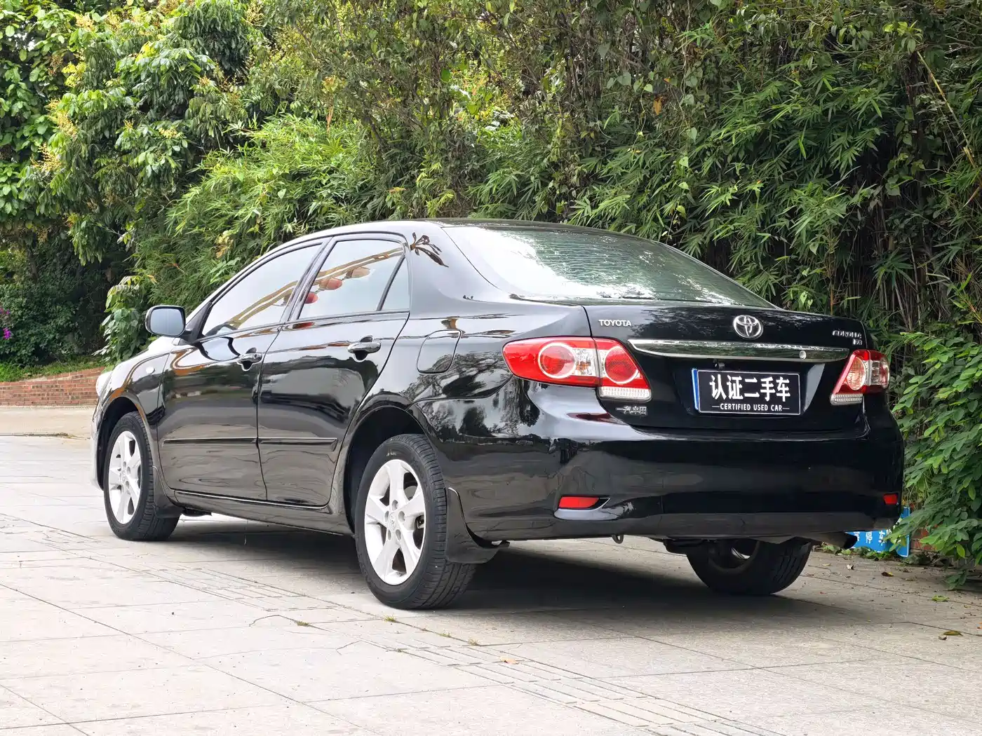 Toyota Corolla 2011 1.8L CVT GL-i фото 4